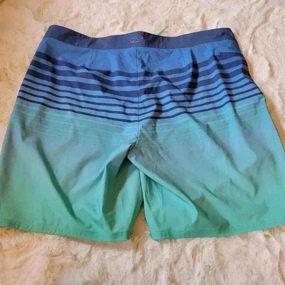Vineyard Vines men’s swim shorts size 42 blue green Ombre stripe beach vacation - Picture 6 of 7
